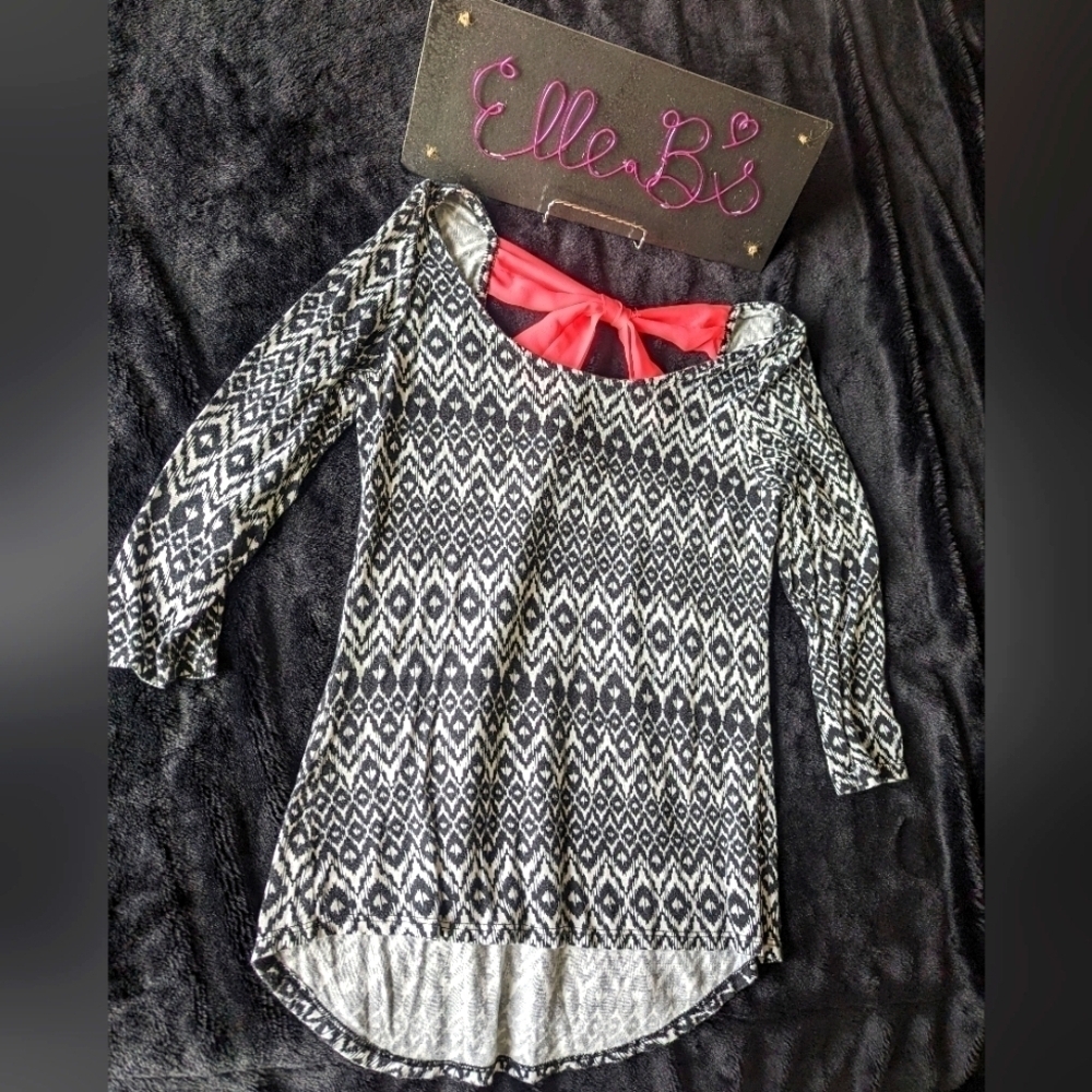EUC Rue21 Black White Patten Top Bow Back M